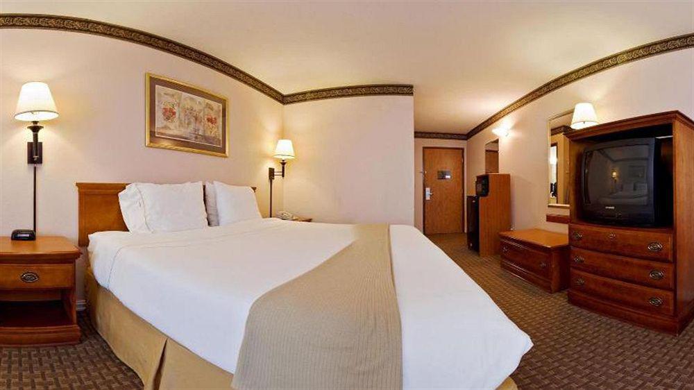 Holiday Inn Express North Tyler Exterior photo